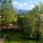 Sunshine Chalet *